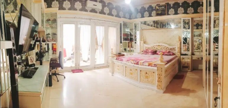Rumah Mewah di Gayungsari Ada Kolam Renang Furnish Dekat Icon Mall