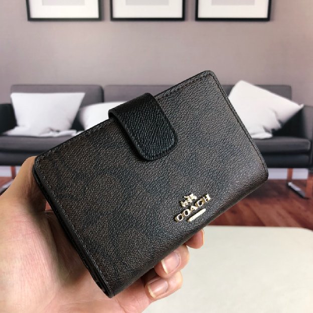 Dompet Coach