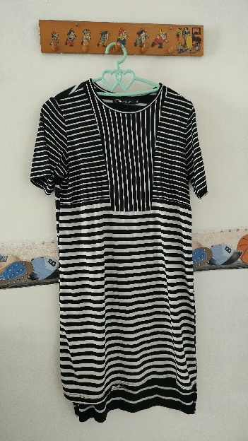 DRESS PANJANG GARIS HITAM PUTIH