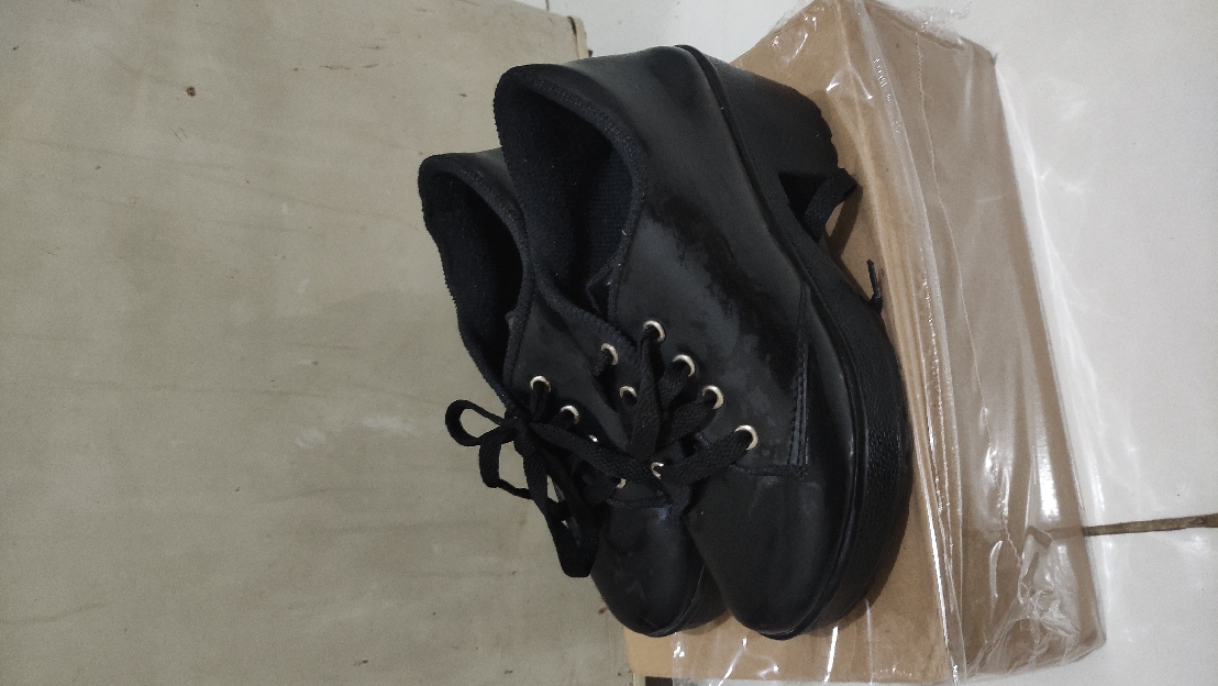 Di jual sepatu boots 