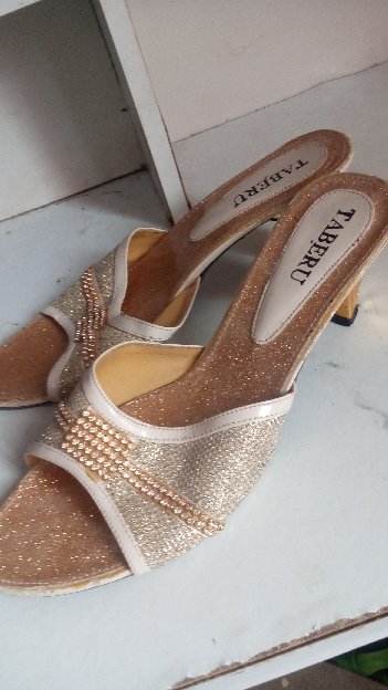 Sandal Hels Wanita 
