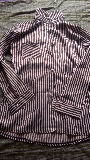Kemeja Kilat Garis Garis
