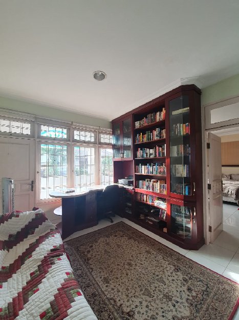 Rumah Asri Terawat 2 Lantai SHM Puri Bintaro Tangerang Selatan