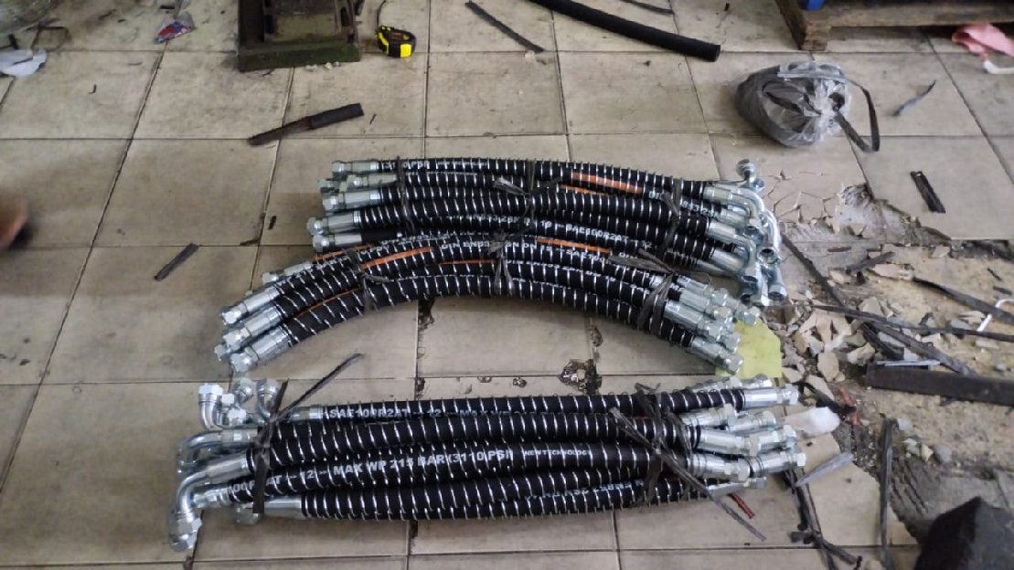menjual spare part mobil dan menyediakan selang dump truk 