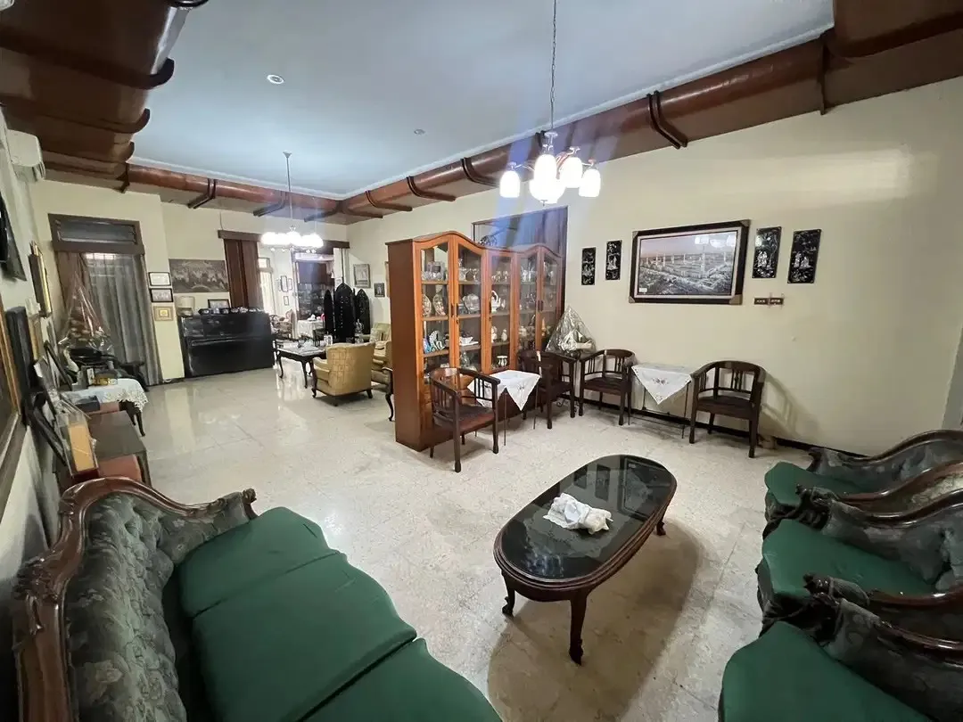 Rumah Cocok Untuk Tempat Usahai di Jalan RA Kartini Surabaya