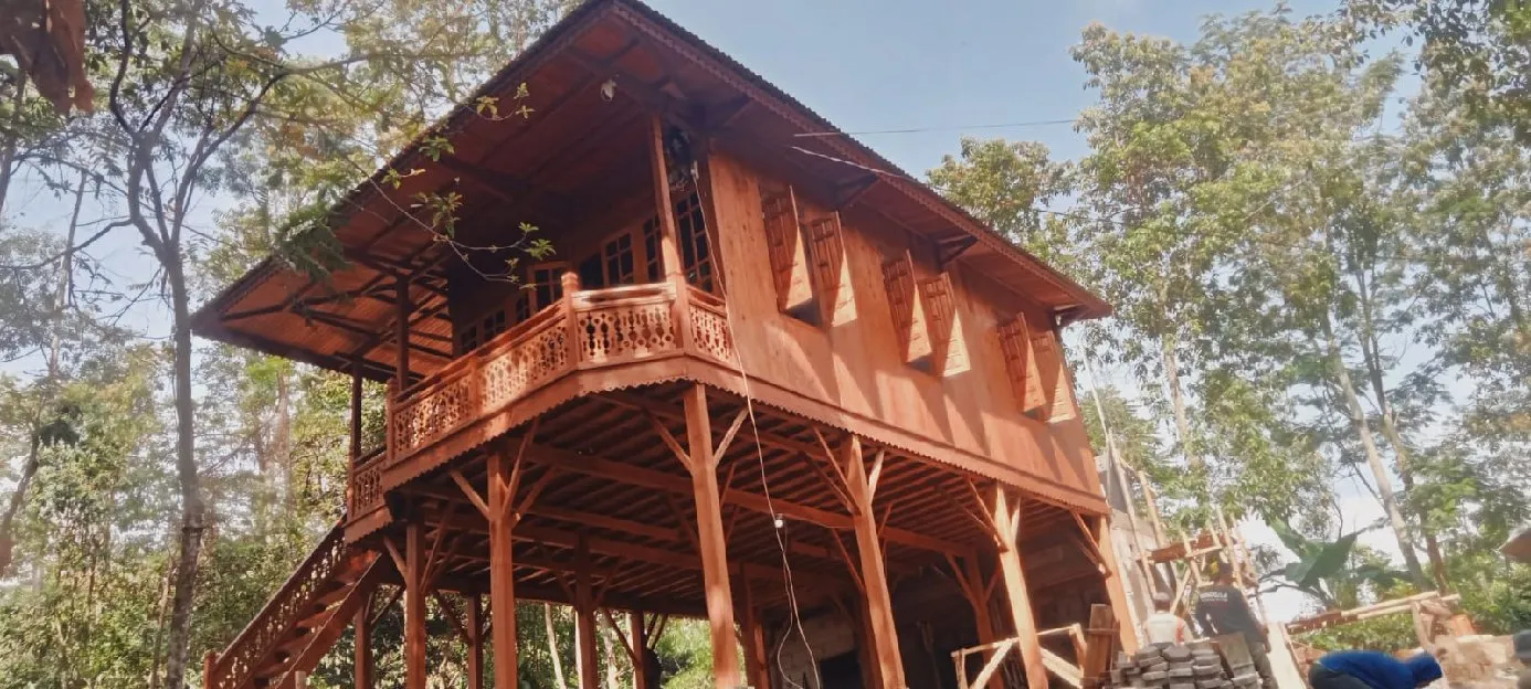 Wahyu Rumah Kayu