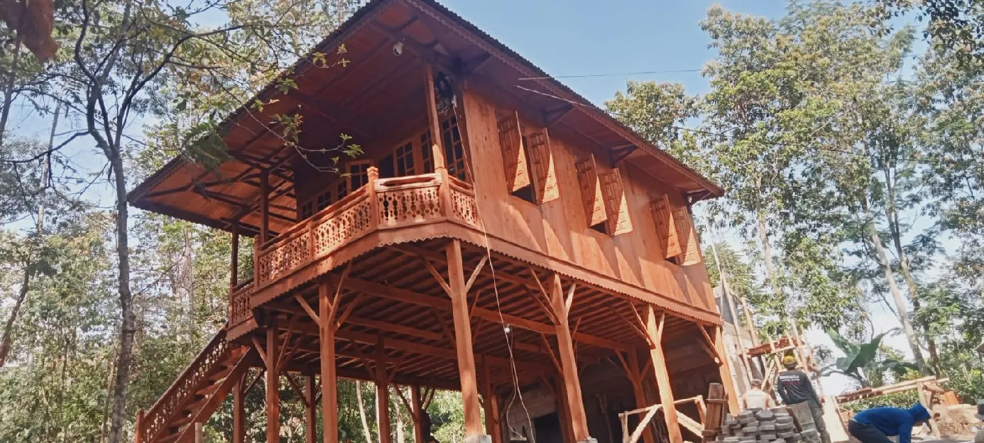 Wahyu Rumah Kayu