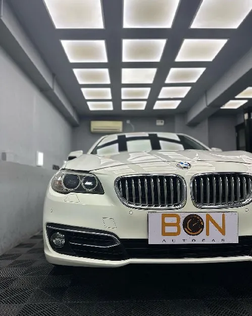 BMW 520i / F10  2.0  Facelift 2014 Putih