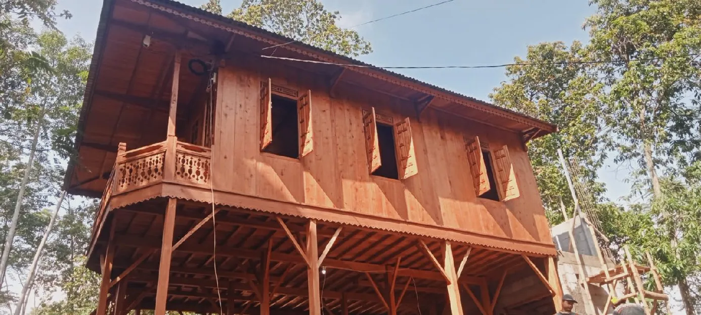 Wahyu Rumah Kayu