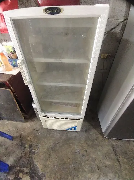 Dijual showcase Frigigate 