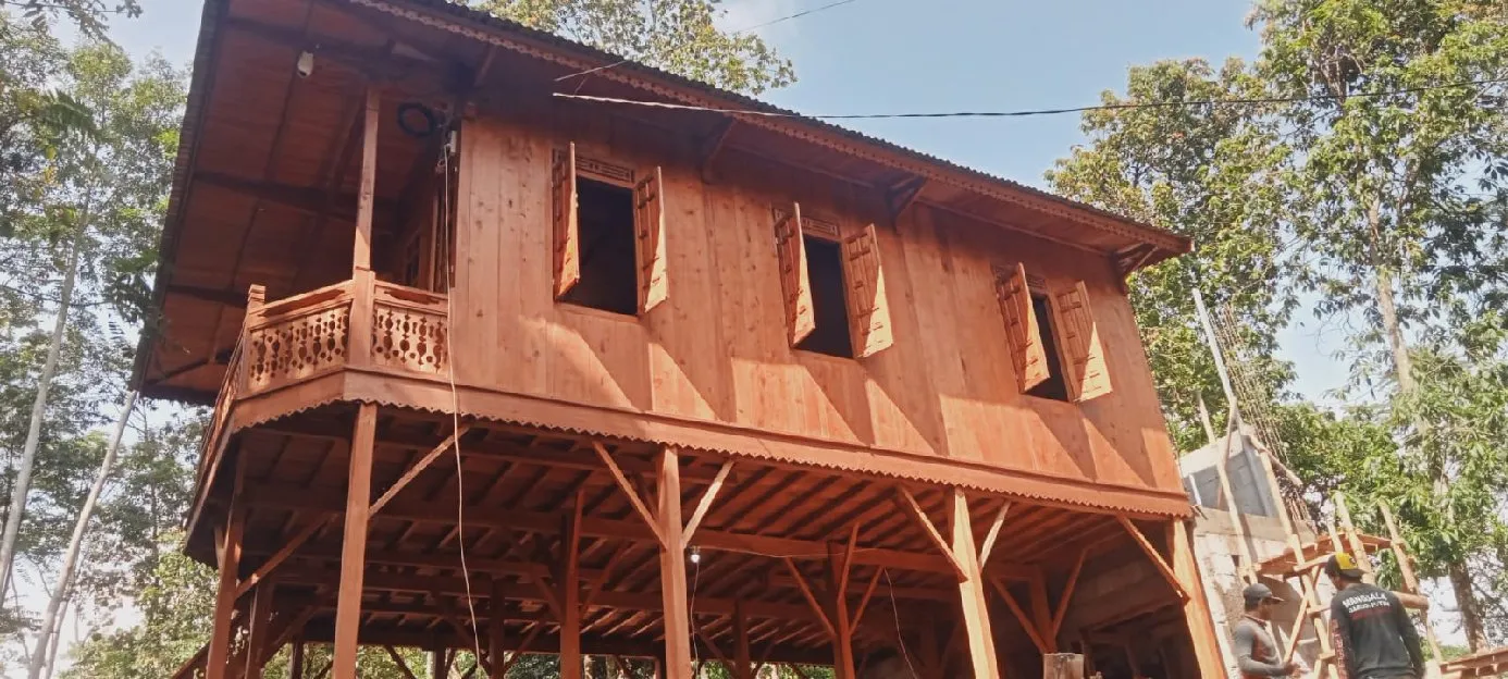 Wahyu Rumah Kayu
