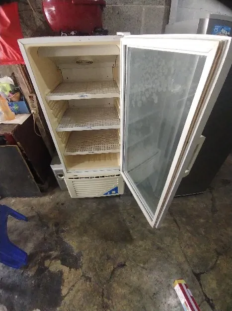 Dijual showcase Frigigate 