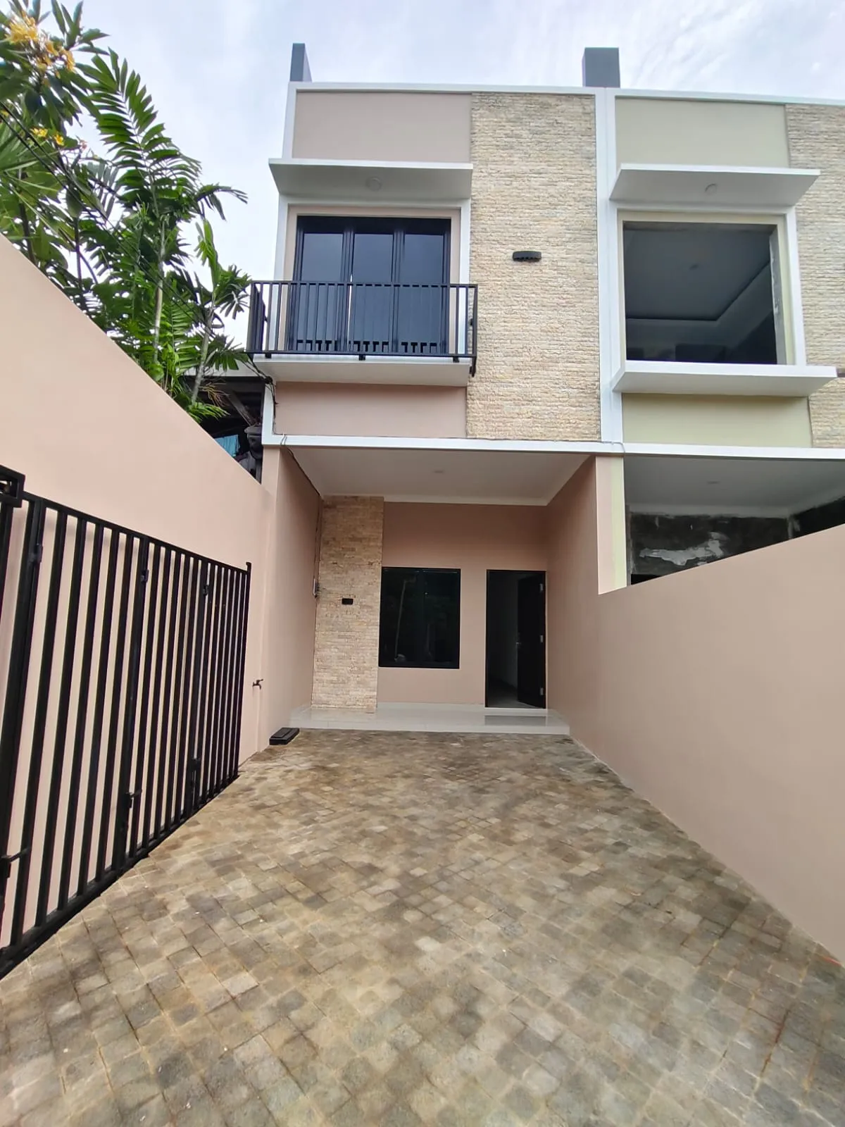 RUmah baru siap huni 2 lantai lokasi premium di cempaka putih jakarta pusat