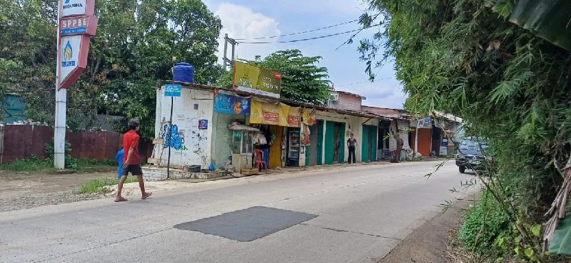JUAL empat kios  4 TOKO RUKO RUMAH PINTU 106M SHM TEPI PINGGIR JALAN RAYA ASPAL CISEENG BOGOR CICIL