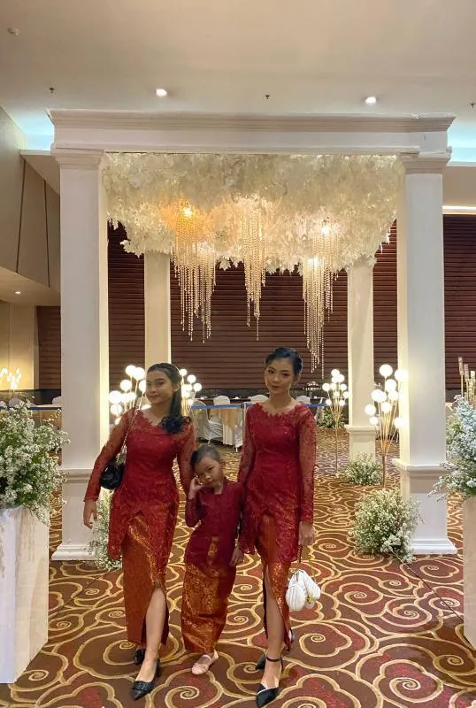 MEWAH, Butik Kebaya Wisuda Hijab, Rok Songket, Kutubaru Tunangan, Maros, NENG LINA KEBAYA
