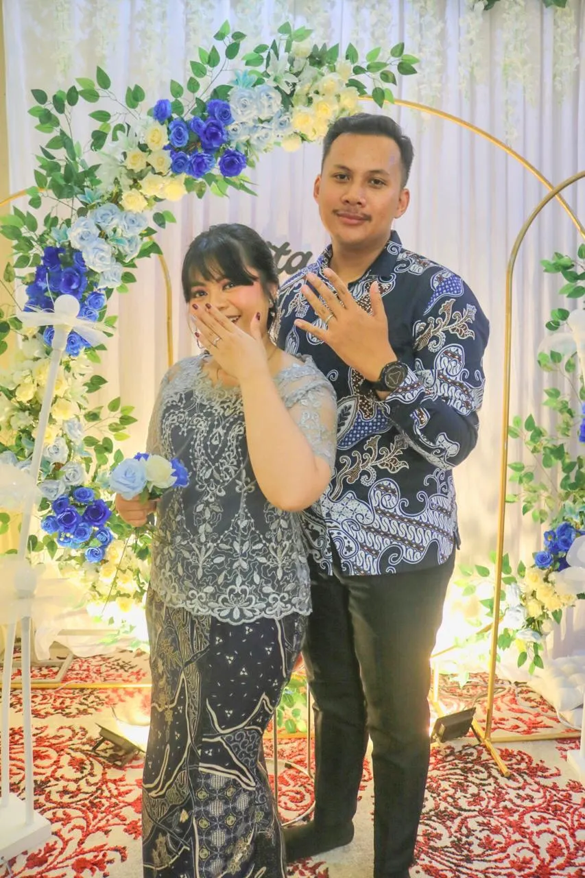 Eksklusif, Kebaya Modern Tunangan, Rok Kebaya, Wisuda Anak SMP, Kondangan, Kupang, NENG LINA KEBAYA