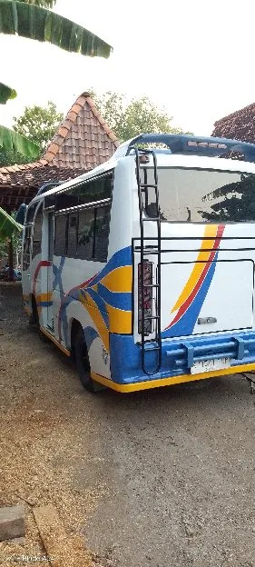 Dijual minibus mitsubishi th 1990,manual,komplit,plat k,pjk jalan,siap pakai,dst.Rp 62 juta-nego.