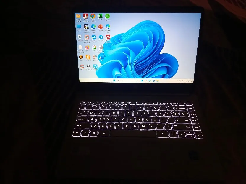 Jual laptop merk HP second baru sebulan pemakaian..