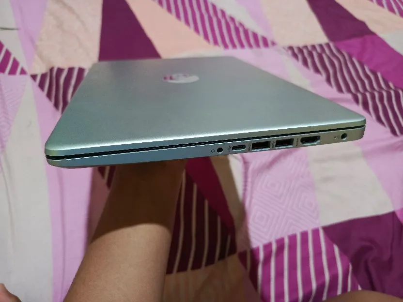 Jual laptop merk HP second baru sebulan pemakaian..