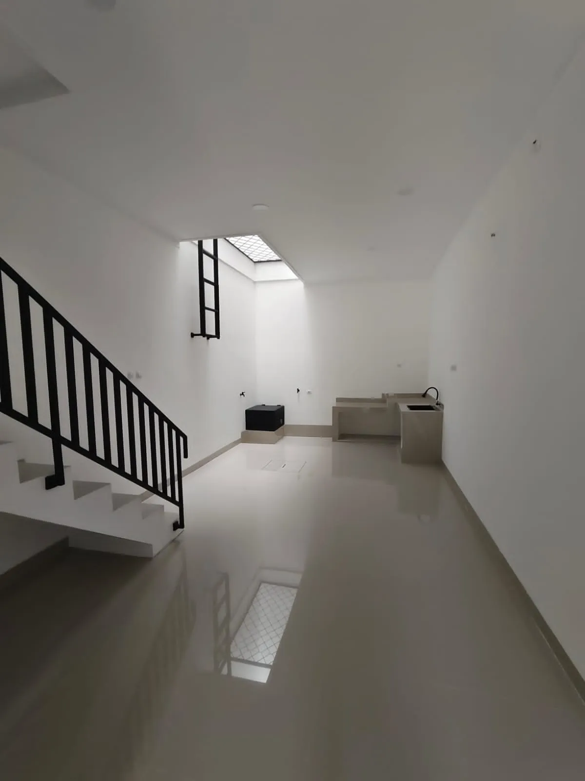 RUmah baru siap huni 2 lantai lokasi premium di cempaka putih jakarta pusat