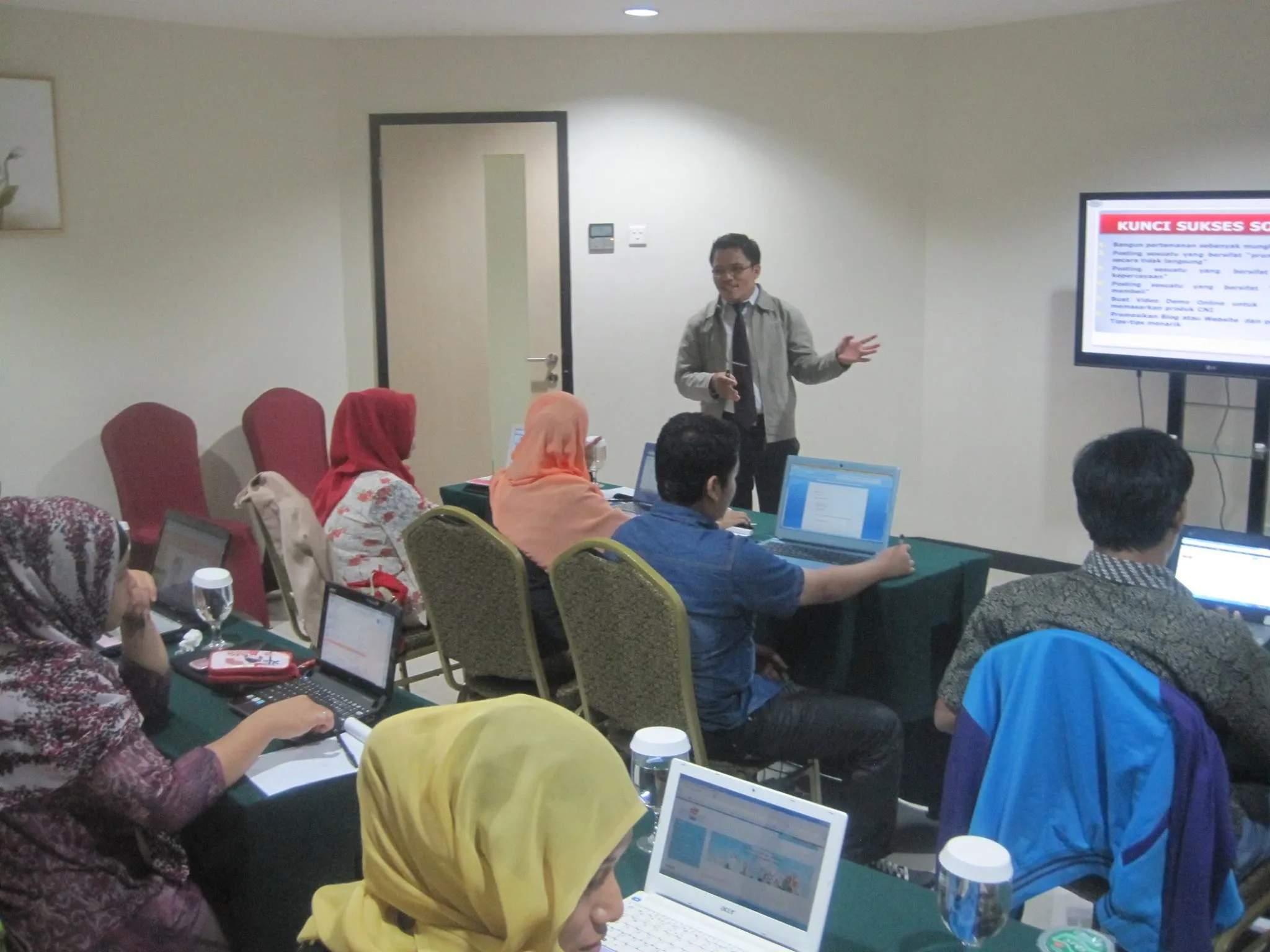 Sewa TV LED Untuk Acara Rapat Dewan Komisaris