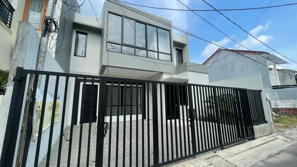 Rumah baru 2 lantai siap huni di tebet jakarta selatan