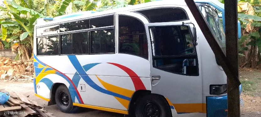 Dijual minibus mitsubishi th 1990,manual,komplit,plat k,pjk jalan,siap pakai,dst.Rp 62 juta-nego.