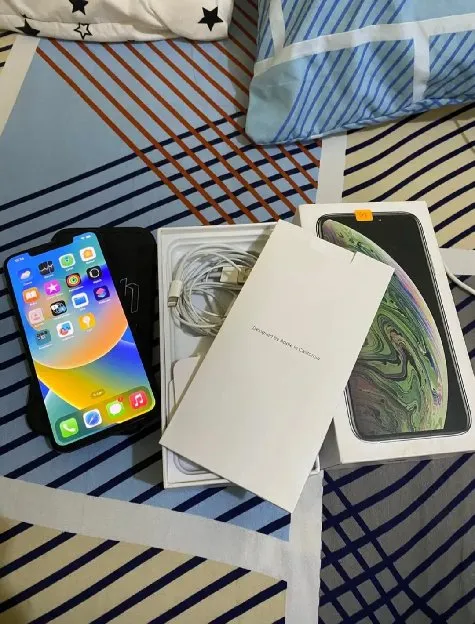 iPhone xs max 64GB INTER