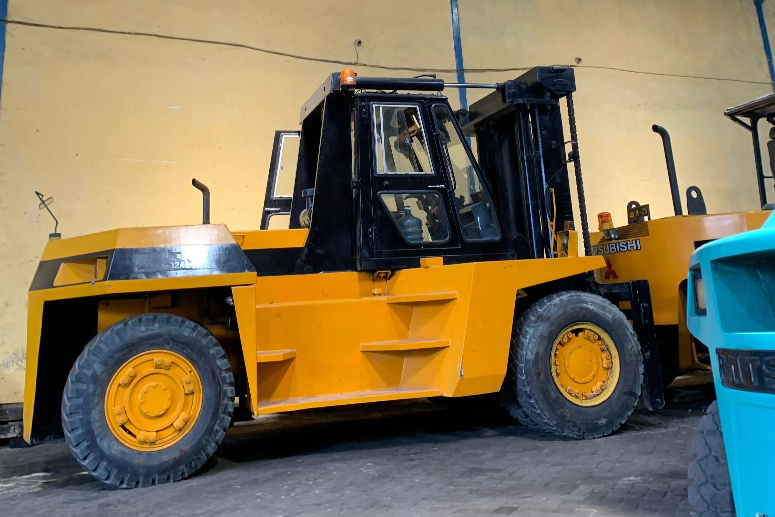 Murah Sewa Forklift Lengkap Babatan Wiyung Surabaya