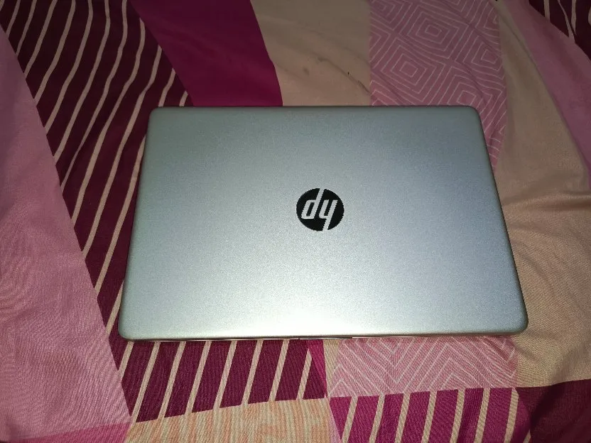 Jual laptop merk HP second baru sebulan pemakaian..