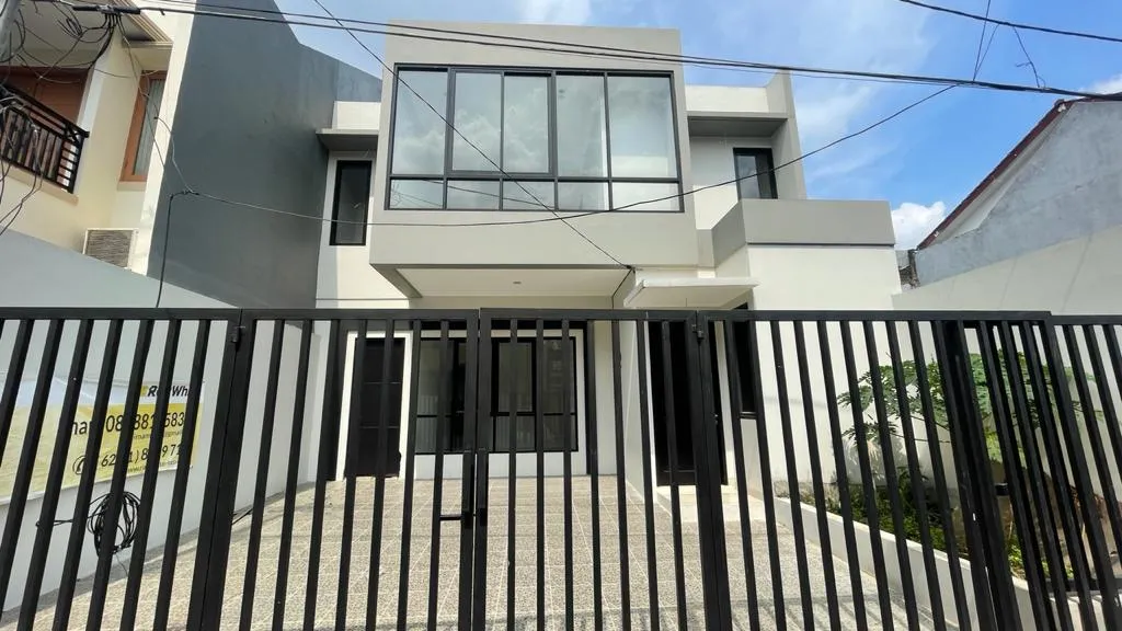 Rumah baru 2 lantai siap huni di tebet jakarta selatan