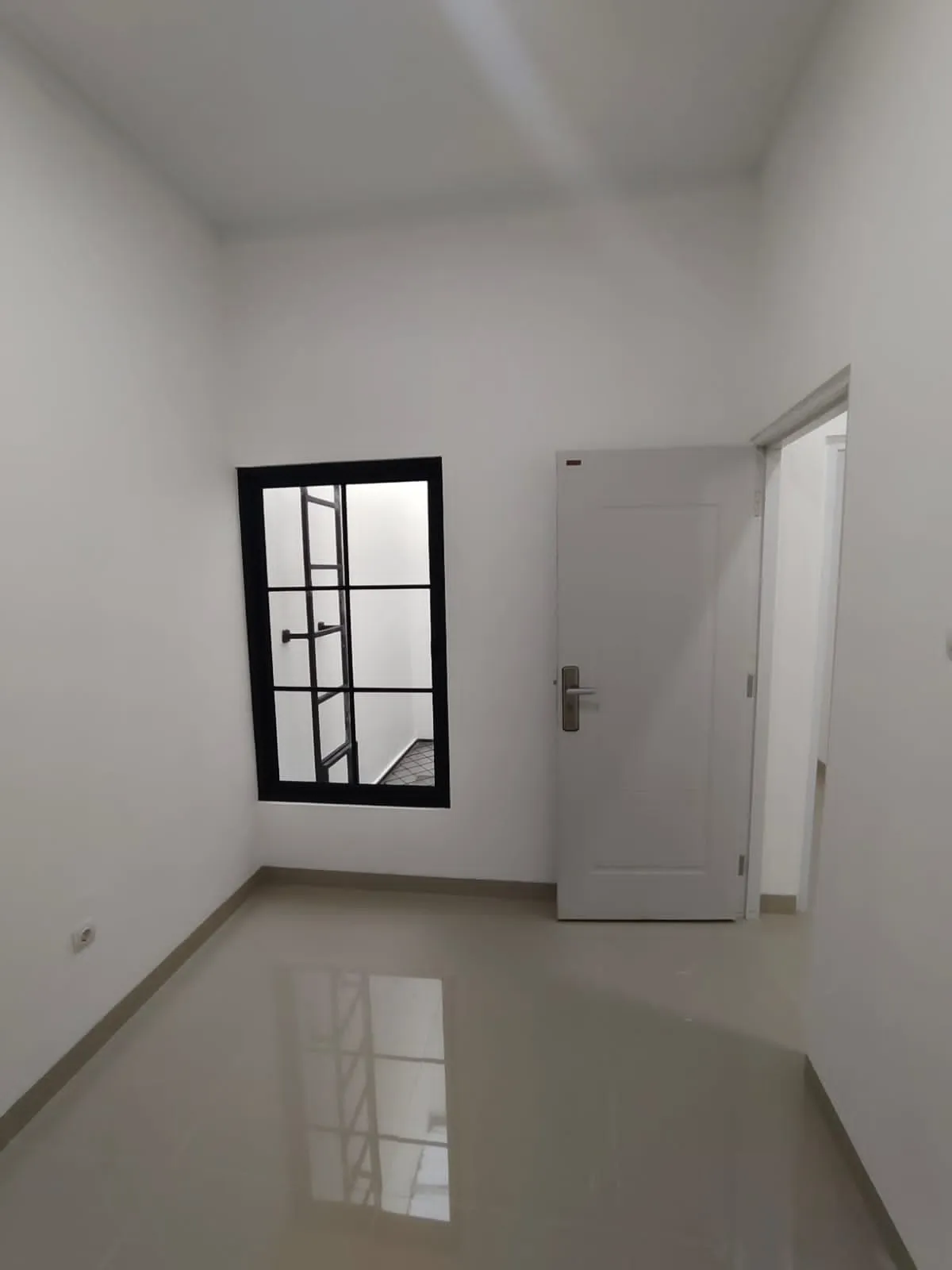 Rumah baru 2 lantai siap huni strategis di tengah kota jakarta pusat