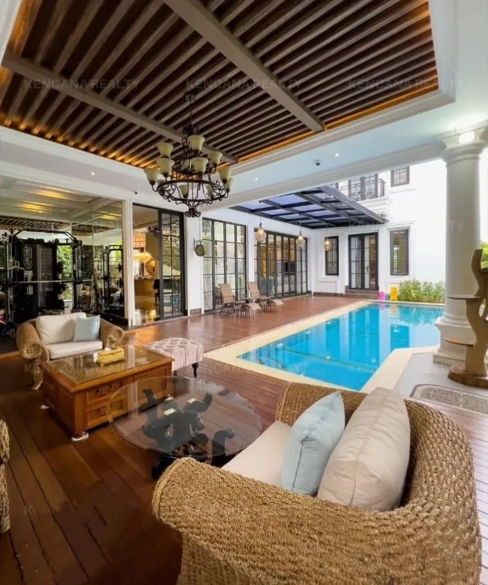 Rumah mewah siap huni american style di kemang jakarta selatan