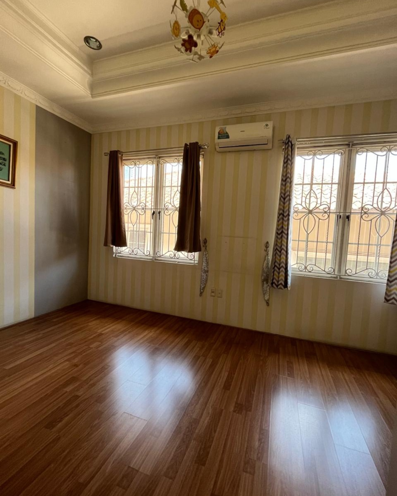 Jual Rumah Luas 2 Lantai di Taman Beverly Golf Tangerang Shm