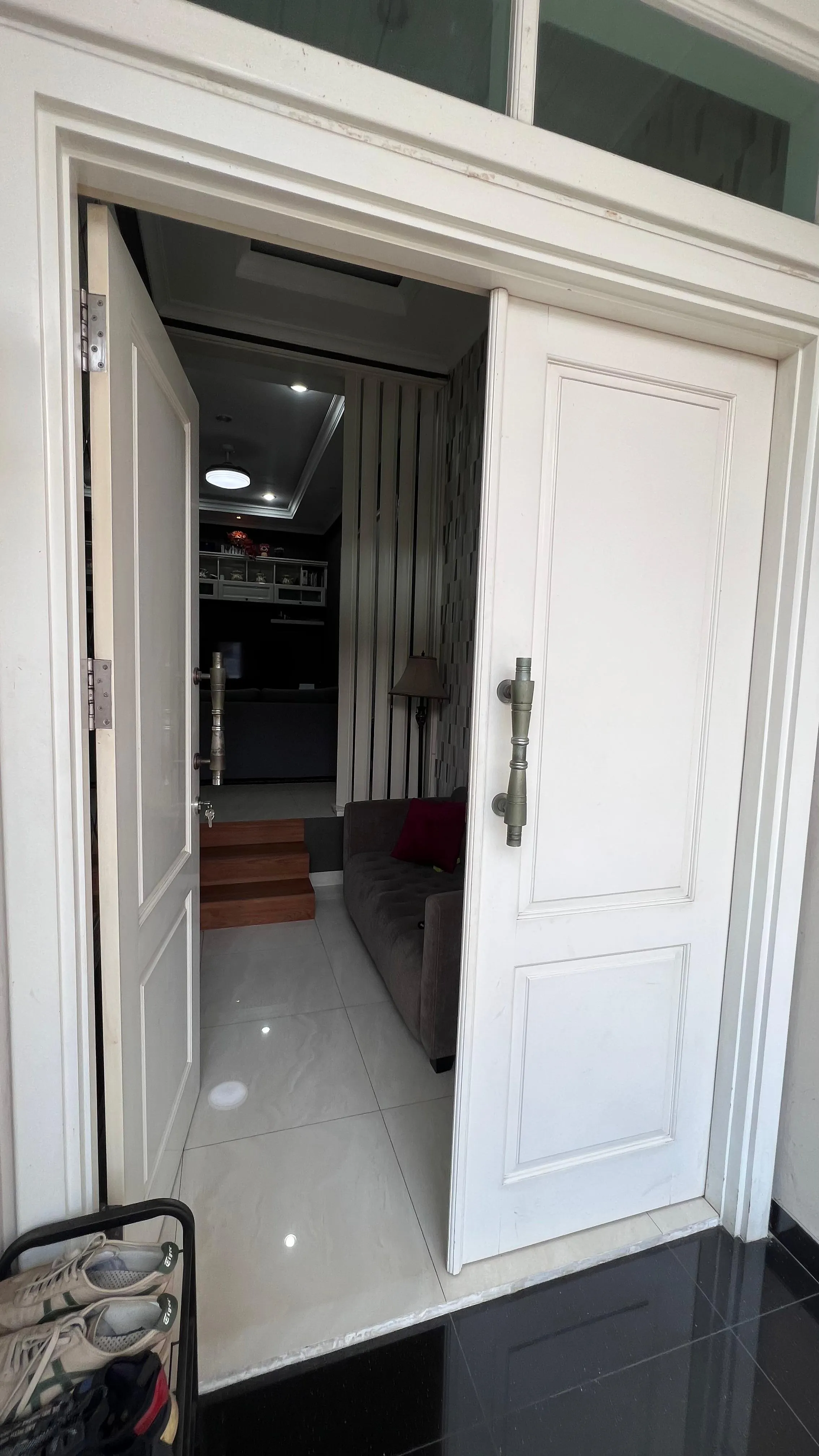 Rumah 2 lantai siap huni lokasi bebas banjir & strtaegis di jakarta pusat