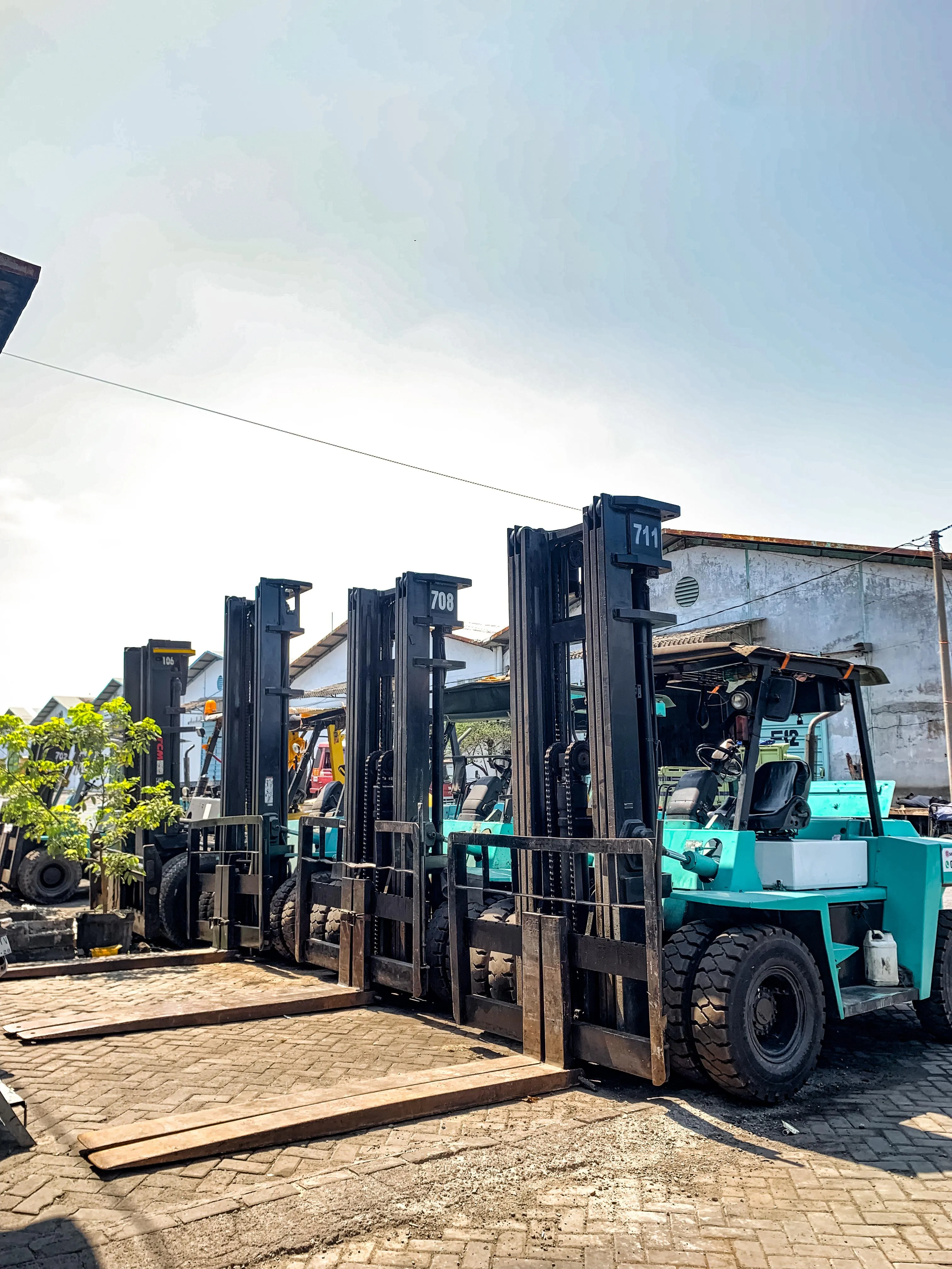Pesan Sewa Forklift 3 - 25 ton Sambikerep Murah