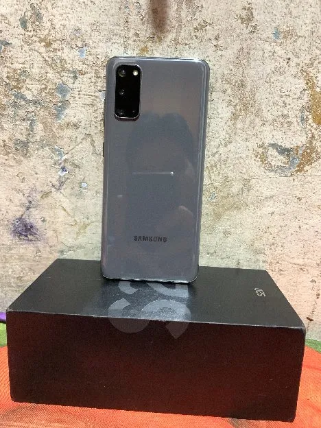 SAMSUNG GALAXY S20