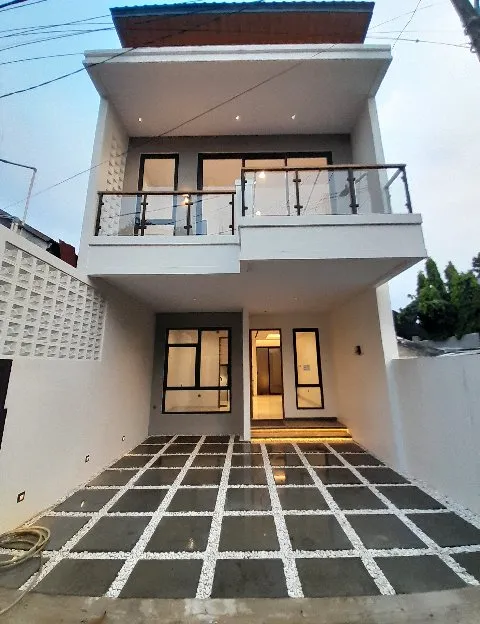 Rumah dijual 2,5 Floor at Kahfi 1 Jagakarsa Jaksel
