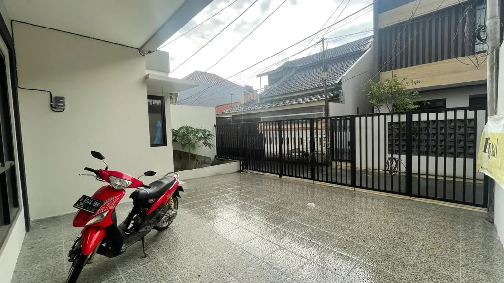 Rumah baru 2 lantai siap huni di tebet jakarta selatan