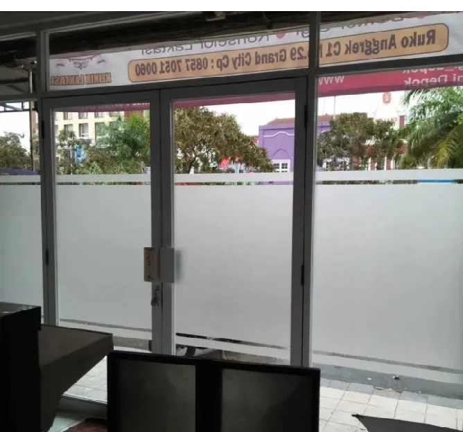 pasang sticker kaca rumah, ruko, gedung, depok