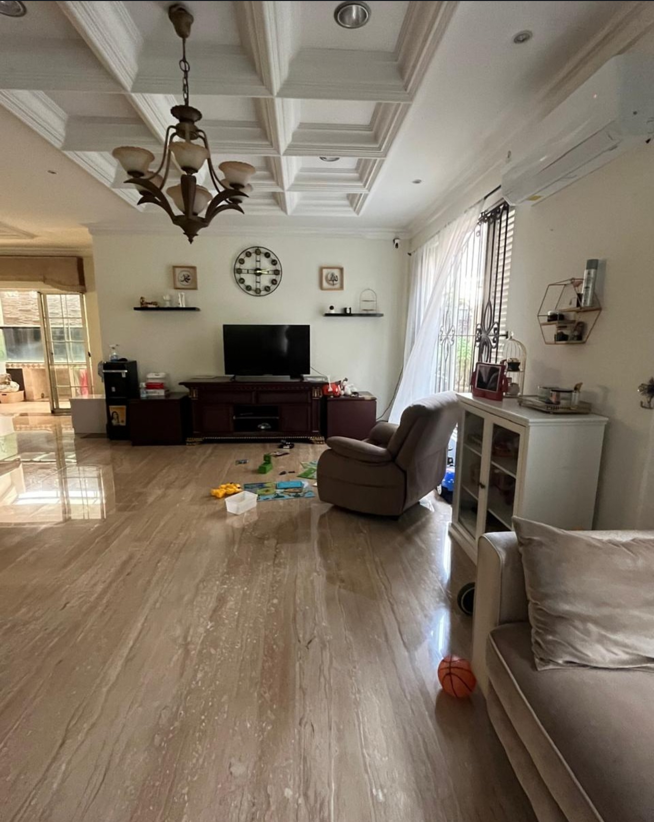 Jual Rumah Luas 2 Lantai di Taman Beverly Golf Tangerang Shm