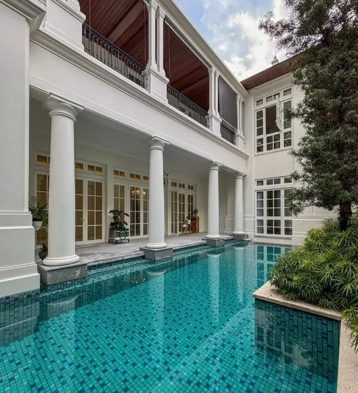 Rumah mewah 3 lantai design classic kokoh di kuninngan jakarta selatan