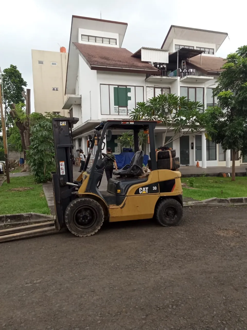 Solusi Angkat Barang - Sewa Rental Forklift Cakung, Jatinegara Harga Termurah