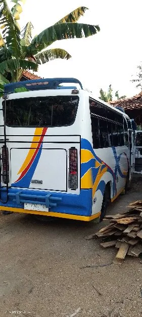 Dijual cpt minibus mitsubishi th 1990,manual,komplit,plat k,pjk hidup,dst.Rp 51juta nett.