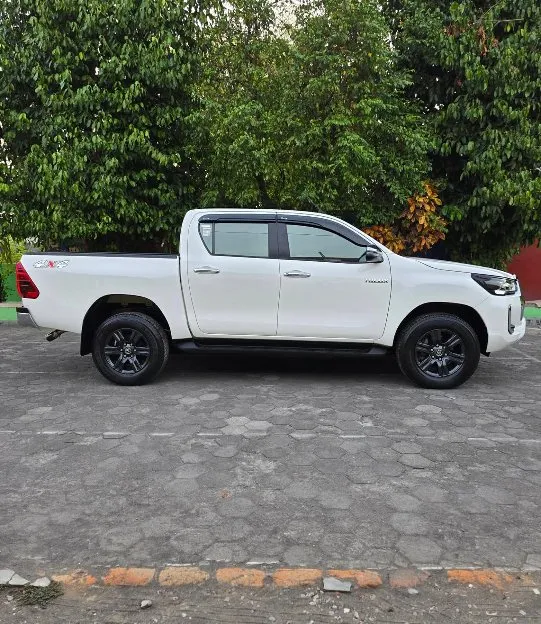 hilux double cabin v 4x4