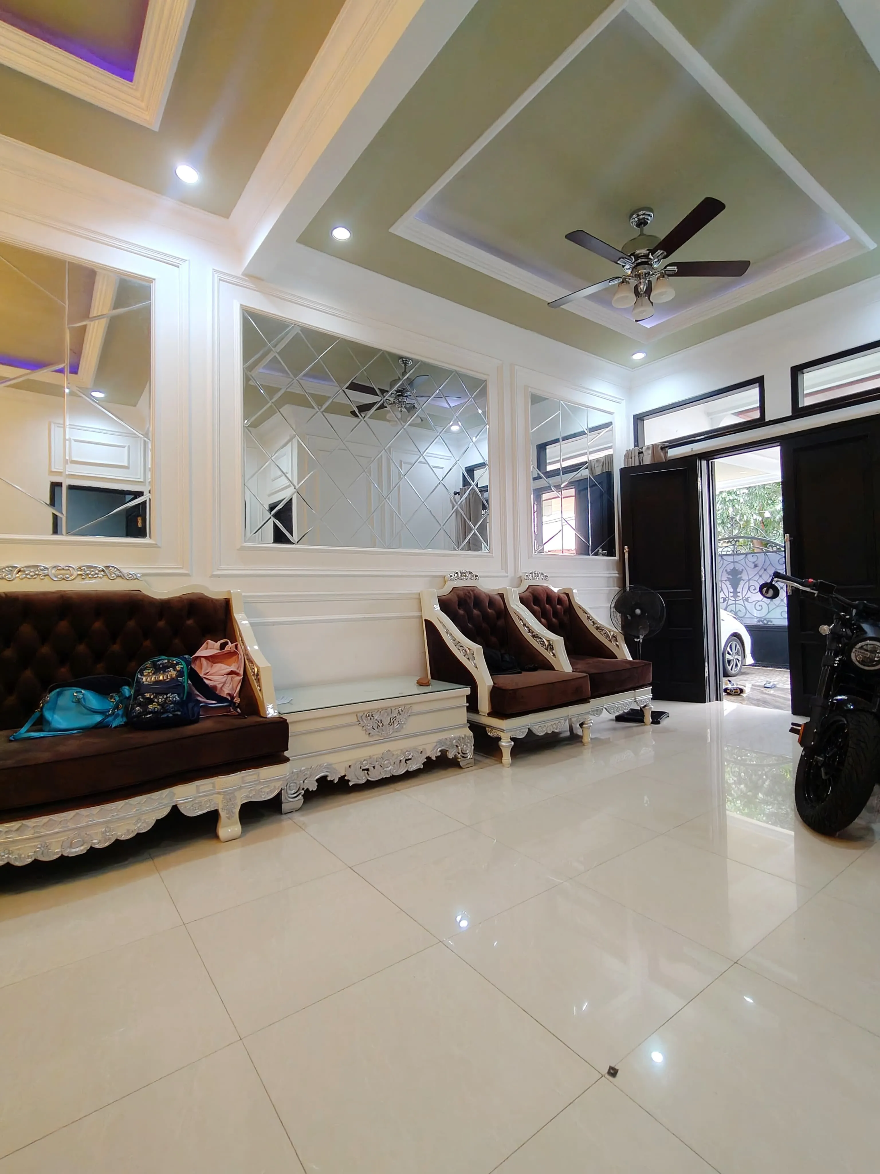 Rumah full furnish 2 lantai siap huni di komplek duren sawit jakarta