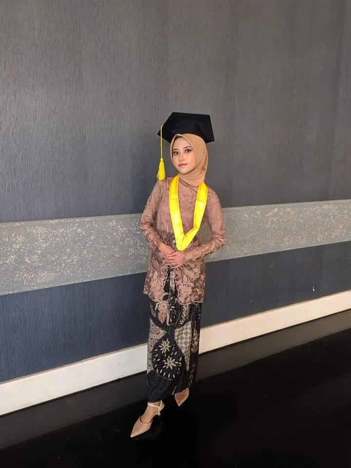 Terbaru, Baju Kebaya Wisuda, Kutubaru Anak SMP, Kebaya Tunangan, Samarinda, NENG LINA KEBAYA
