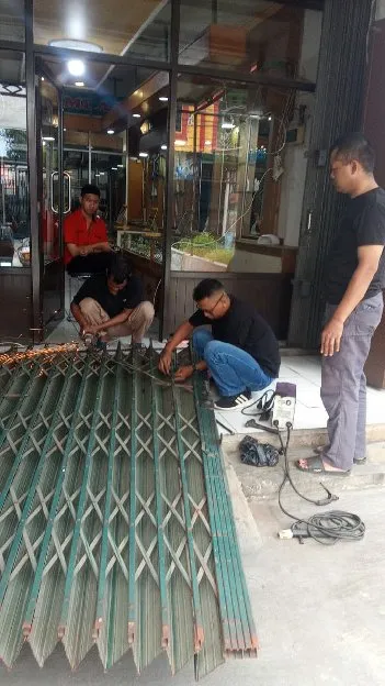 TUKANG ROLLINGDOOR  PINANG RANTI  KAMPUNG MAKASAR  KAMPUNG DUKUH