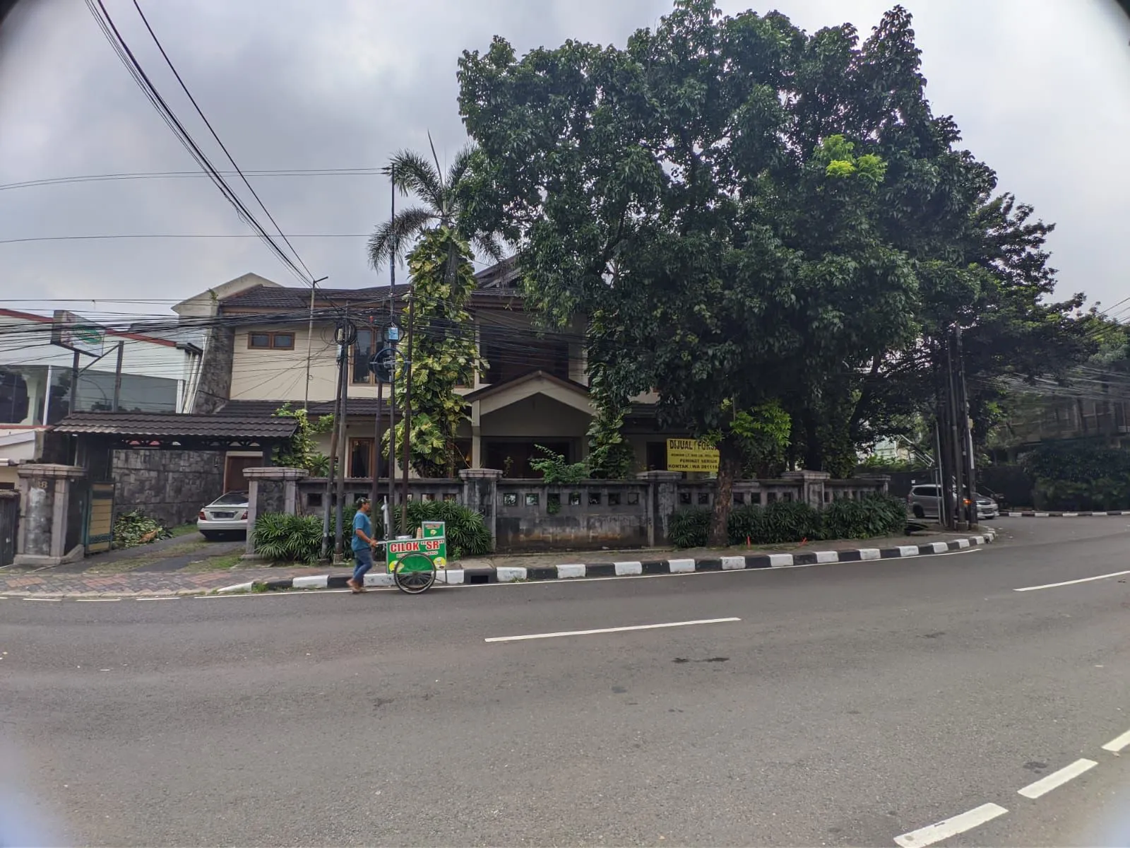 Hunian second siap huni tanah luas lokasi strategis di kebayoran