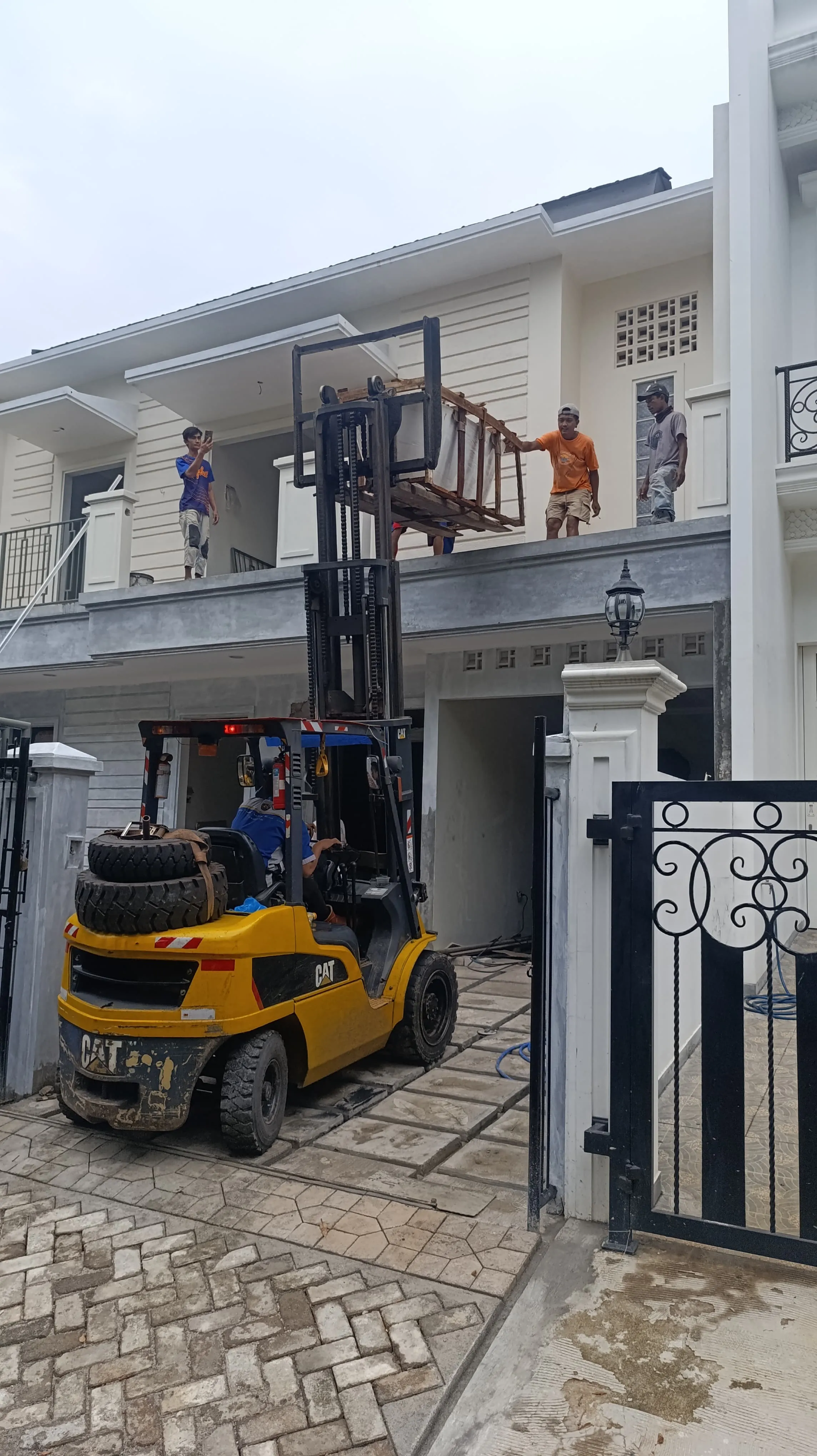 Solusi Angkat Barang - Sewa Rental Forklift Cakung, Jatinegara Harga Termurah